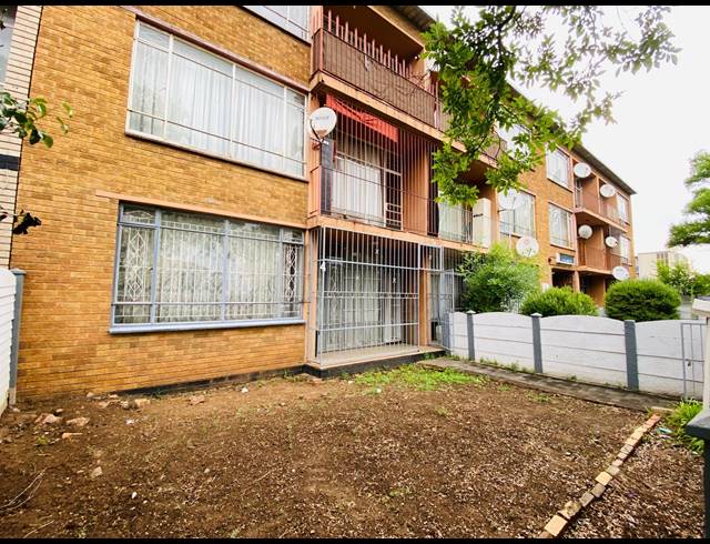 2 BEDROOM FLAT FOR SALE IN VEREENIGING CENTRAL